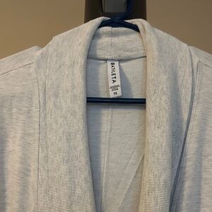Athleta Soft Gray Pranayama Wrap